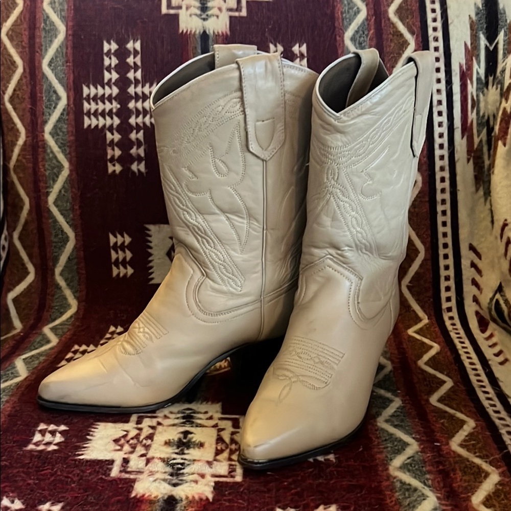 ACME Vintage Cream Western Boots with Decorative Stitching
